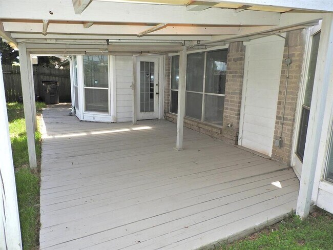 Building Photo - 2107 Creekshire Dr