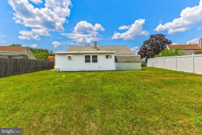 Building Photo - 1037 Monmouth Rd