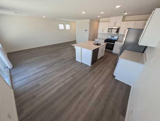 Building Photo - 5658 Mesa Sedona St