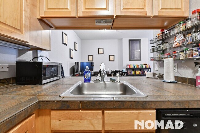 Building Photo - Charming 1BR Condo in Beautiful Boulder (N...