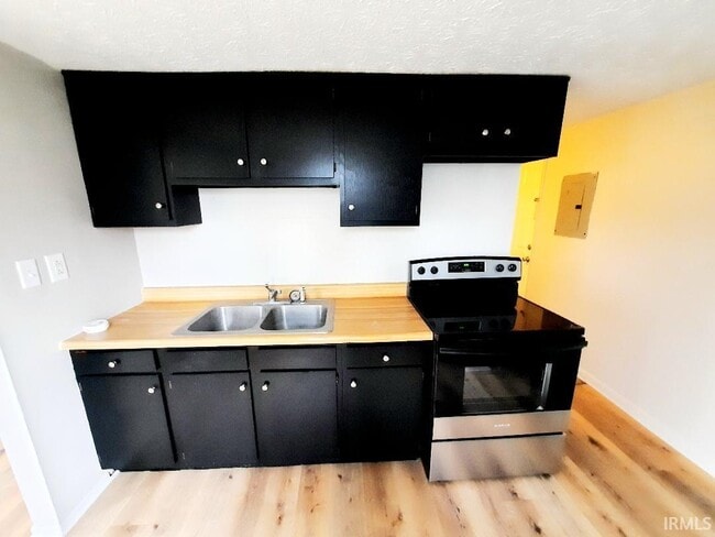 Building Photo - 1807 W Adams St