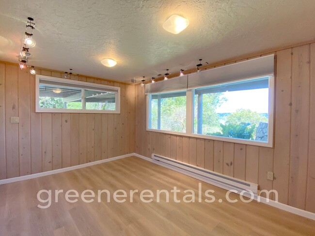 Building Photo - Cooper Point Daylight Basement ADU with Wa...