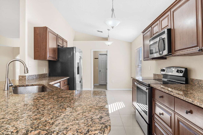 Building Photo - Spacious 3BR Home with Tile Floors & Spa-Like Primary Suite – Marion Oaks