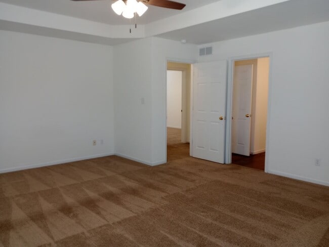 Building Photo - 1724-1726-1726 Louise Cir