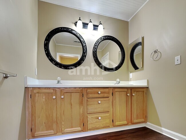 Building Photo - 505 Westminster Dr