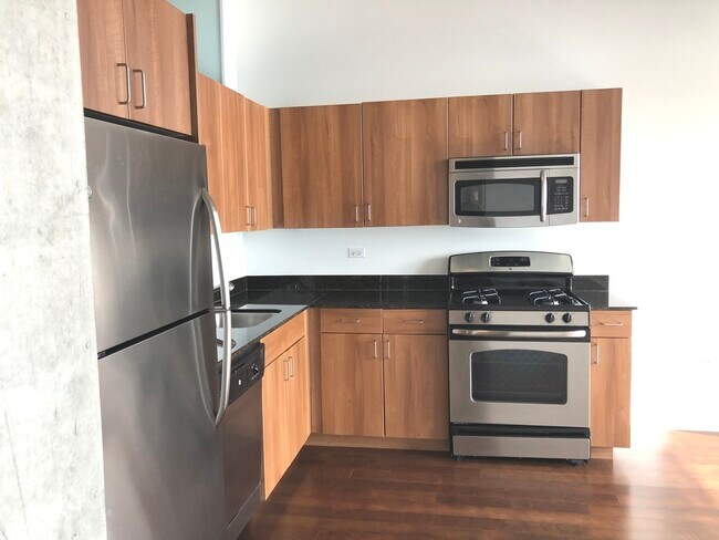 Building Photo - 235 W Van Buren St
