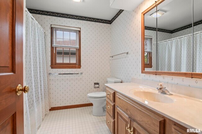 Building Photo - 1616 Hunter Ridge Dr