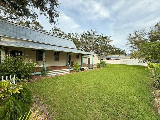 Building Photo - 7002 S Shamrock Rd