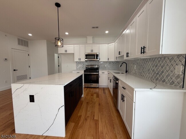 Building Photo - 223 Monroe Ave