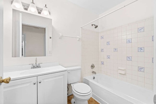 Building Photo - Recently updated 3BR, 2BA in The Shores