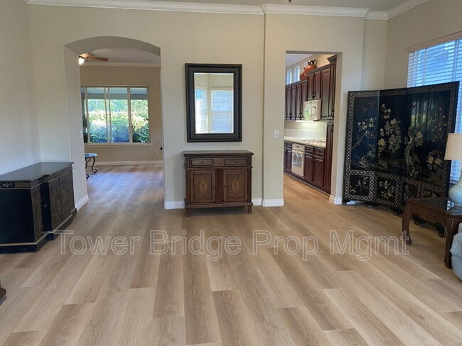 Building Photo - 12040 Gold Pointe Ln