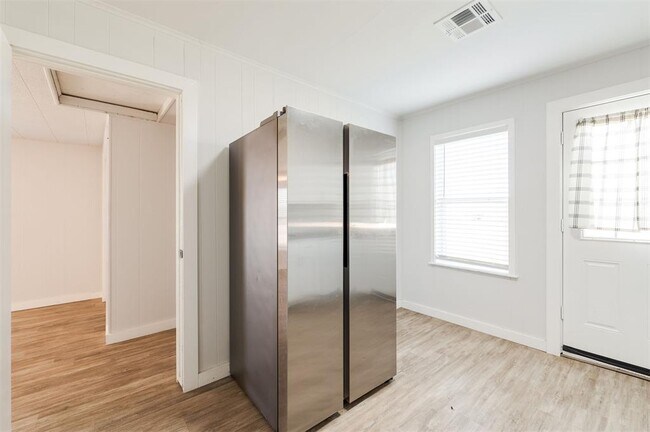 Building Photo - 314 W 36th St