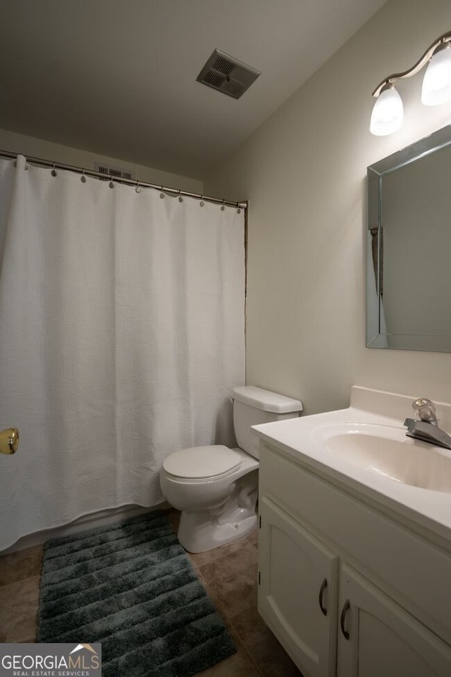 Building Photo - 210 E Cloverhurst Ave