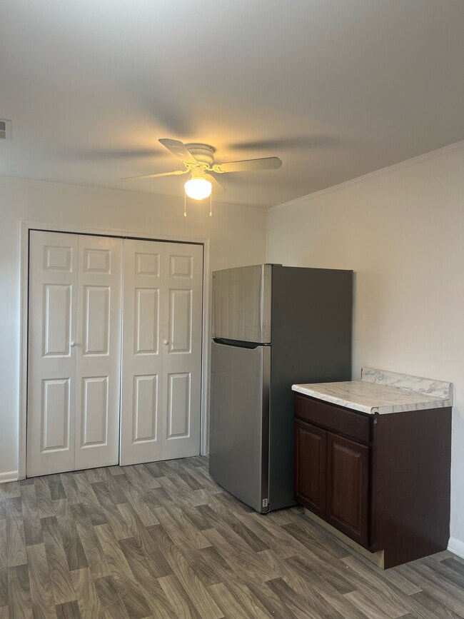 Building Photo - 609 N Stonestreet Ave