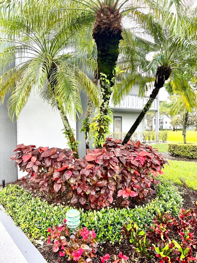 Building Photo - 209 Suffolk F