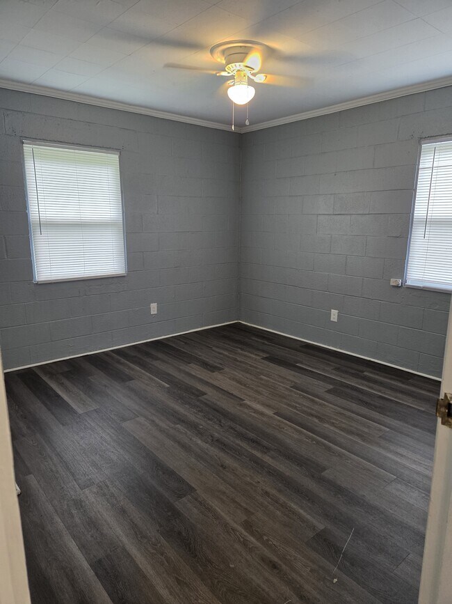 Building Photo - 8412 Shilling St