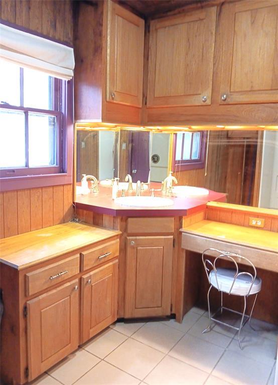 Building Photo - 2003 Montclaire St