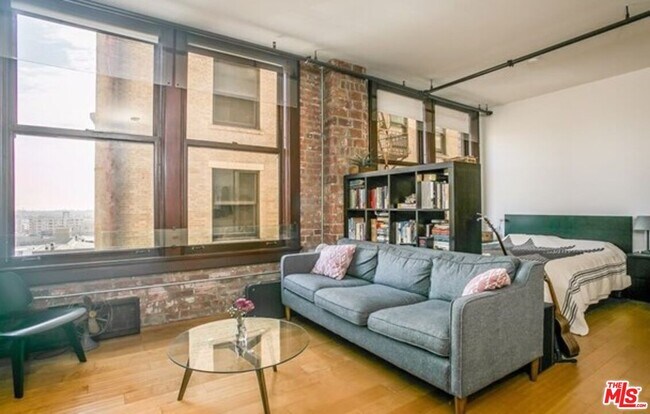 Building Photo - 460 S Spring St