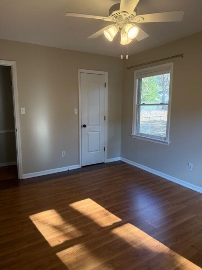 Building Photo - 3 Bedroom/2 Bathroom - Close to SJAFB, Shopping, Restaurants!