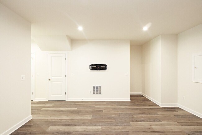 Building Photo - Pet-Friendly Fry's Spring Townhome Near 5th St Station
