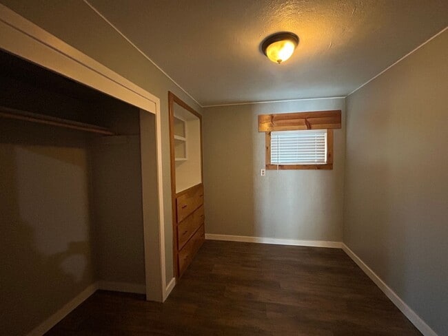 Building Photo - Cozy and Updated 3 Bed, 2 Bath House