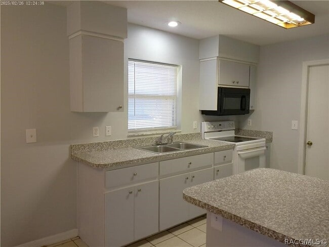 Building Photo - 5921 W Woodhill Ct