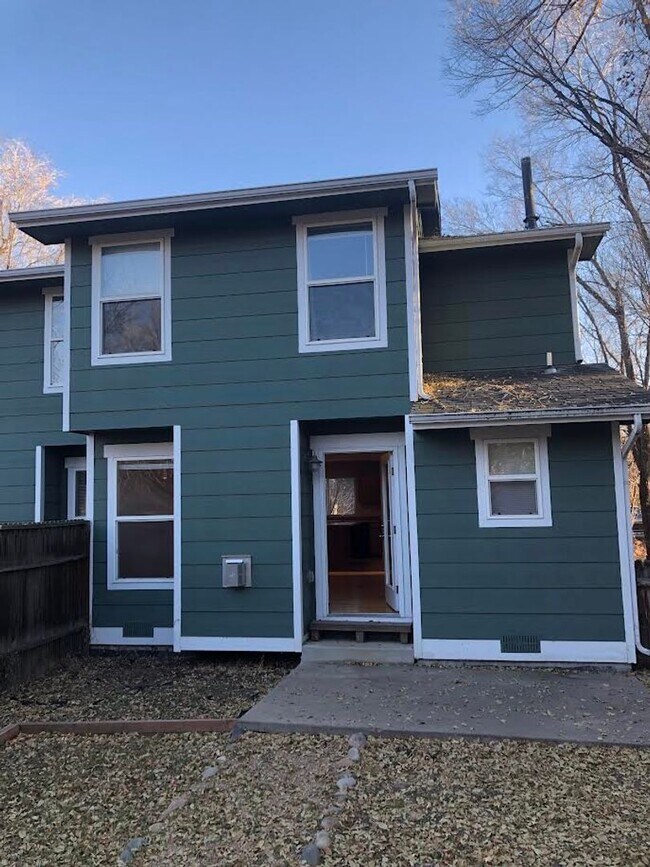 Building Photo - Charming 2br 1.5ba Two Level Condo in District 12 with Fenced Yard