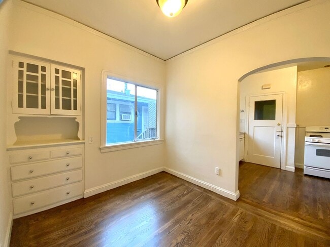 Building Photo - Spacious 1BR w/ Bonus Room! Laundry On Site! PRIVATE GARAGE PARKING!