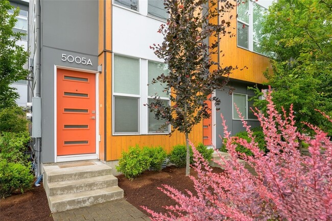 Building Photo - 5005A 40th Ave NE