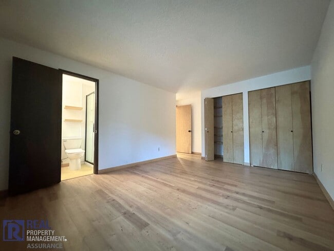 Building Photo - Updated 3-Bed Duplex Offering Space, Style & Convenience!!