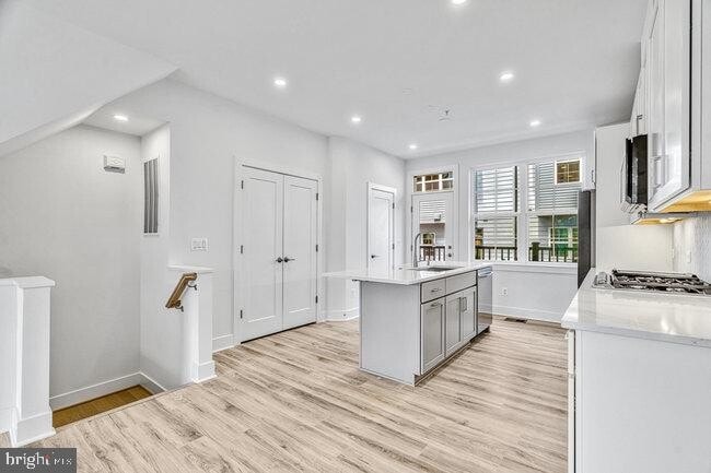 Building Photo - 11236 Bunsen St