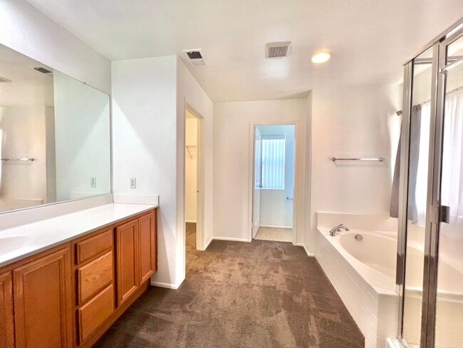 Building Photo - Spacious 4 Bed, 3 Bath Two-Story Home with...