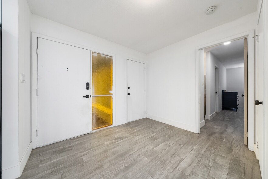 Building Photo - 10737 Larissa St