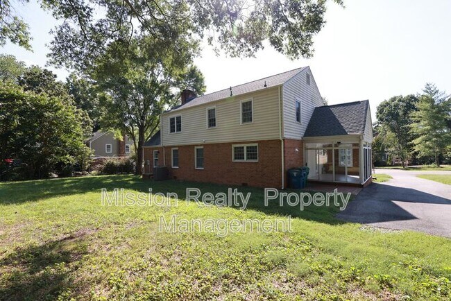 Building Photo - 1519 Chauncey Ln