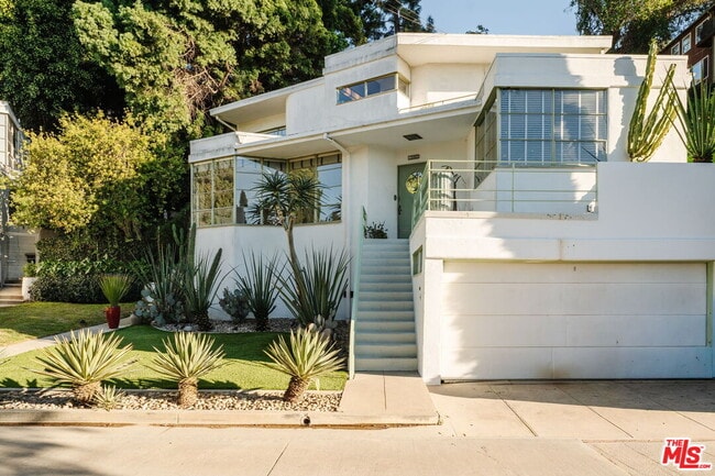 Building Photo - 1530 N Easterly Terrace