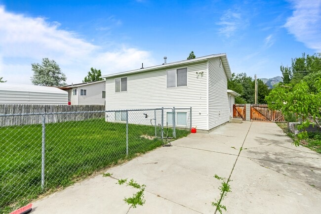 Building Photo - 781 S 300 W