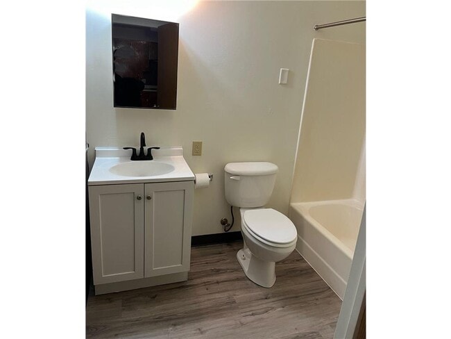 Building Photo - 215 Linden Ave W