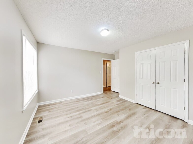 Building Photo - 1209 Woodbriar St
