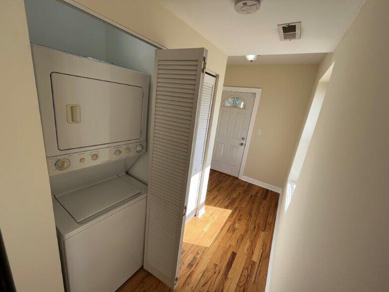 Building Photo - 4606 N Monticello Ave