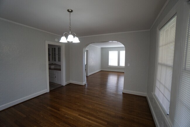 Building Photo - 7223 1st Ave S