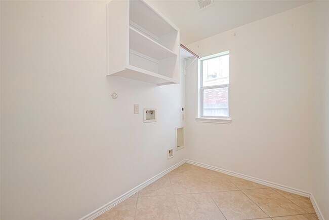 Building Photo - 13315 Peach Orchard Ln