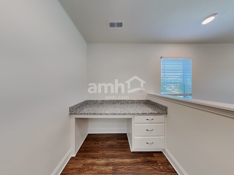Building Photo - 7045 Creeksong Dr