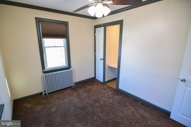 Building Photo - 1071 W Bristol Rd