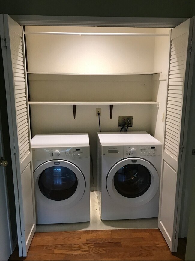 Building Photo - 3 Bedroom 1.25 bath Davis duplex in West D...