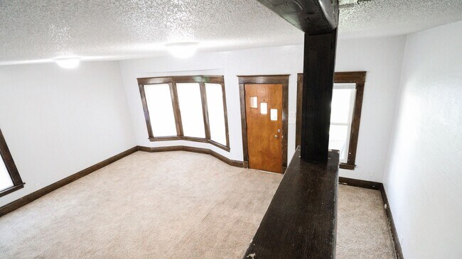 Building Photo - 3 Bedroom House