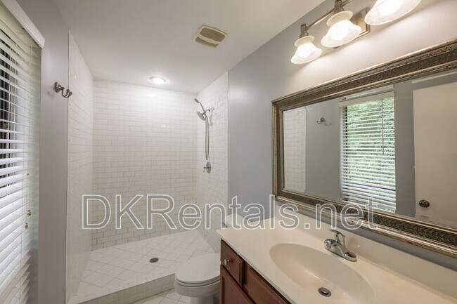 Building Photo - 1125 Trailmore Dr
