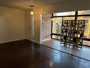 Building Photo - Top Flat