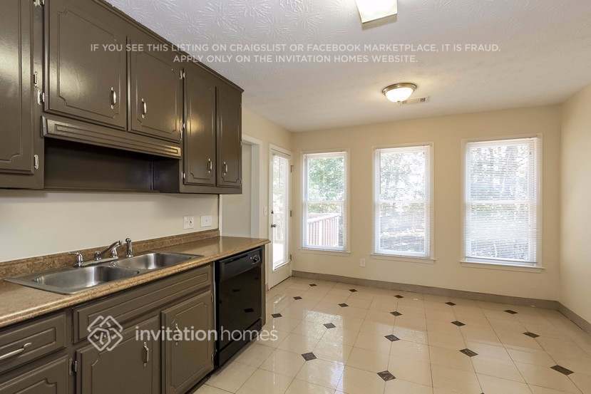 Building Photo - 1099 Plantation Blvd SE