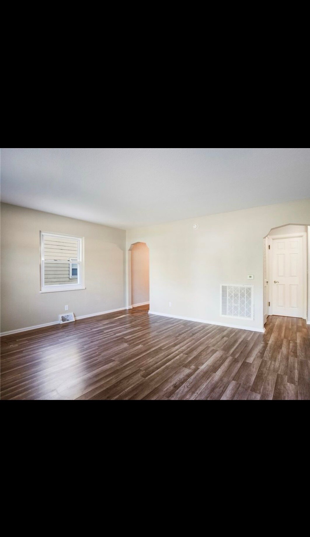 Building Photo - 875 Lamonde Dr