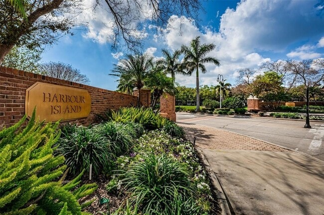 Building Photo - 924 Hemingway Cir